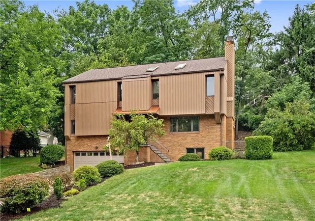 2nd image of 421 Clair Dr, Upper St Clair, PA 15241 | MLS# 1756901