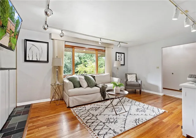 5th image of 421 Clair Dr, Upper St Clair, PA 15241 | MLS# 1756901
