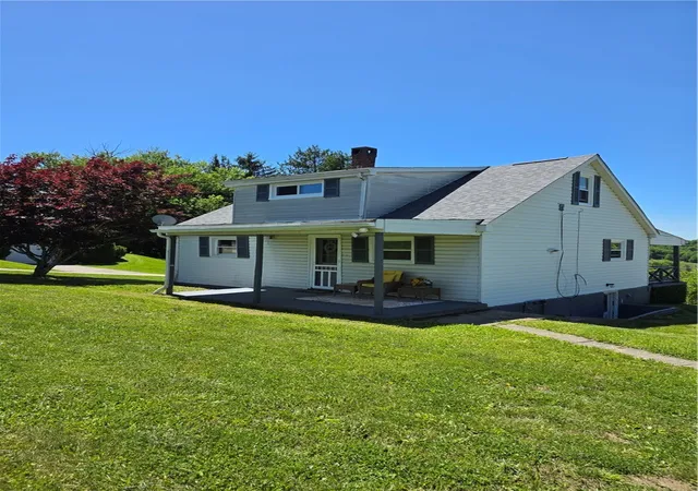 3rd image of 84 Crossridge Rd, Fallowfield Twp, PA 15022 | MLS# 1757248