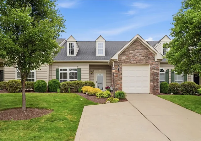 Homes for sale in Collier Twp, PA | 751 Marigold Ct, Collier Twp, PA 15017 | MLS# 1757234