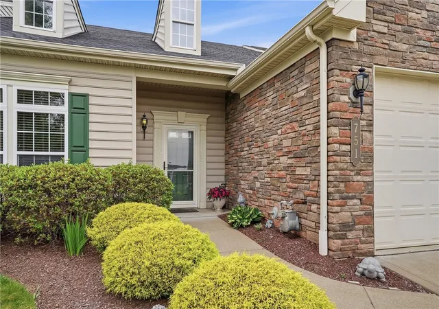 Homes for sale in Collier Twp, PA | 751 Marigold Ct, Collier Twp, PA 15017 | MLS# 1757234