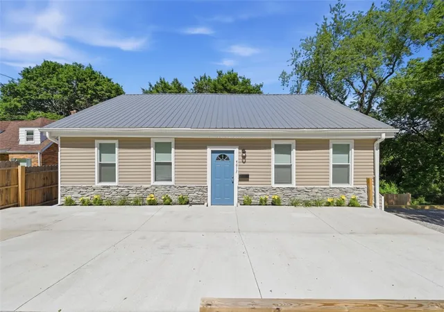 Photo 2 of Sale Pending at 4617 Mt Troy Rd Ext, Pittsburgh, PA 15214 | MLS# 1757264 | Listing updated on 2026-06-25