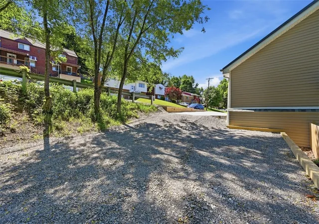 Photo 3 of Sale Pending at 4617 Mt Troy Rd Ext, Pittsburgh, PA 15214 | MLS# 1757264 | Listing updated on 2026-06-25