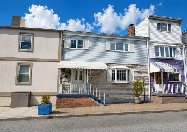 Homes for sale in South Side, PA | 1305 Bingham St, South Side, PA 15203 | MLS# 1757413