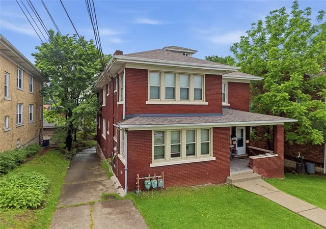 3rd image of 3011-3013 Pioneer Ave #3011, Brookline, PA 15226 | MLS# 1757298