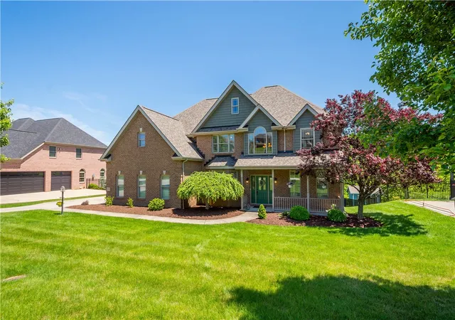 2nd image of 320 Hedgerow Dr, Peters Twp, PA 15367 | MLS# 1757362