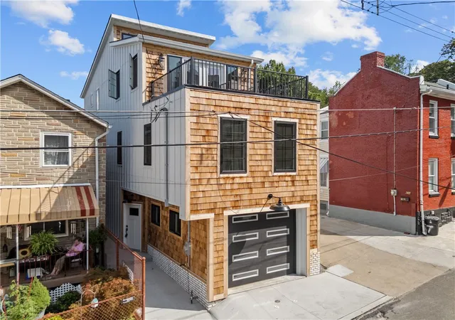 Homes for sale in South Side, PA | 183 S 16th St, South Side, PA 15203 | MLS# 1757466