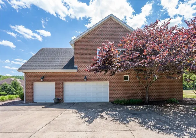 Homes for sale in Murrysville, PA | 4804 Greenhead Ct, Murrysville, PA 15668 | MLS# 1757454