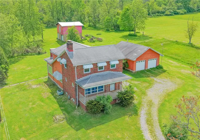2nd image of 320 N Cascade St, New Castle, PA 16101 | MLS# 1757467