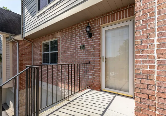 2nd image of 402 Berrington Ct, Bethel Park, PA 15102 | MLS# 1757496
