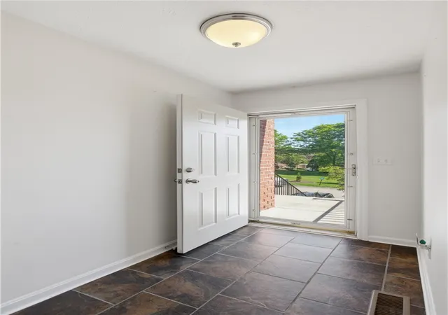 3rd image of 402 Berrington Ct, Bethel Park, PA 15102 | MLS# 1757496