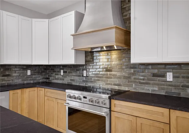 3rd image of 223 Wilbert Street, Mt Washington, PA 15211 | MLS# 1757350