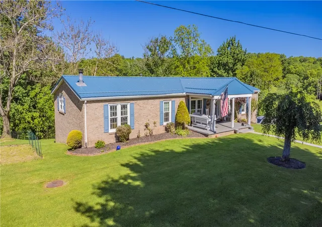 Homes for sale in Perry Twp, PA | 237 Bishop Rd, Perry Twp, PA 16041 | MLS# 1757283