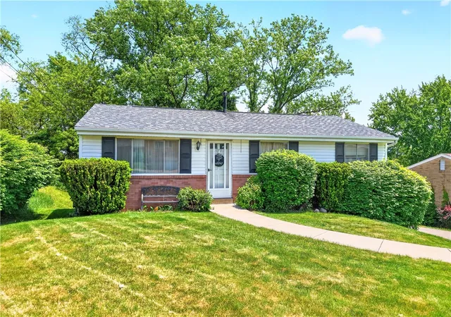 Homes for sale in Robinson Twp, PA | 35 Frances Dr, Robinson Twp, PA 15108 | MLS# 1757253