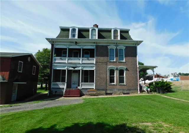 Photo 3 of Multi family home for sale at 367 Morgantown St, Uniontown, PA 15401 | MLS# 1757442 | Listing updated on 2026-06-02
