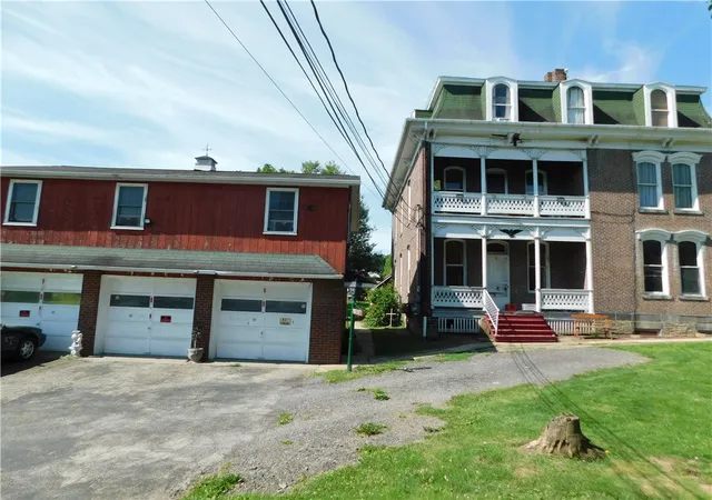 Photo 3 of House for sale at 367 Morgantown St, Uniontown, PA 15401 | MLS# 1757442 | Listing updated on 2026-06-02