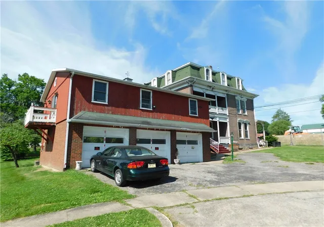 Photo 4 of House for sale at 367 Morgantown St, Uniontown, PA 15401 | MLS# 1757442 | Listing updated on 2026-06-02