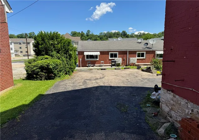 Homes for sale in California, PA | 516 3rd St, California, PA 15419 | MLS# 1757492