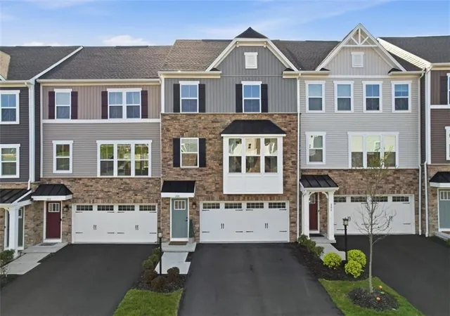 Homes for sale in Adams Twp, PA | 204 Cranesbill Dr, Adams Twp, PA 16046 | MLS# 1757748