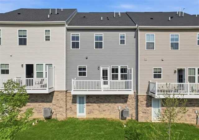 Homes for sale in Adams Twp, PA | 204 Cranesbill Dr, Adams Twp, PA 16046 | MLS# 1757748