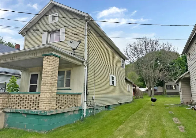 Homes for sale in New Castle, PA | 1111 Pollock Ave, New Castle, PA 16101 | MLS# 1757737