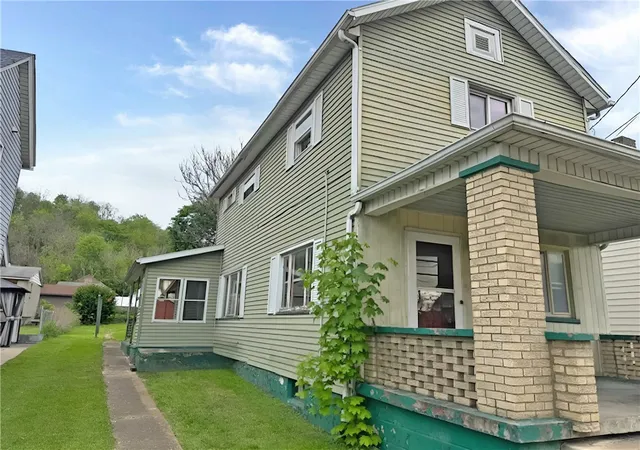 Homes for sale in New Castle, PA | 1111 Pollock Ave, New Castle, PA 16101 | MLS# 1757737