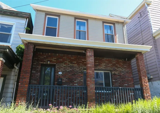 Homes for sale in Mt Washington, PA | 112 Wilbert St, Mt Washington, PA 15211 | MLS# 1757839
