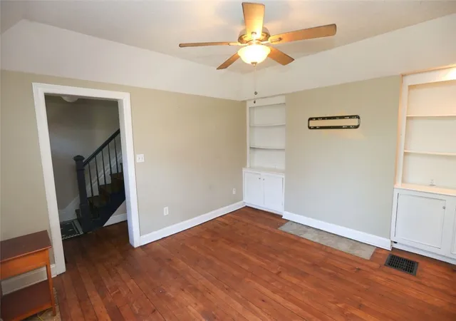 Homes for sale in Mt Washington, PA | 112 Wilbert St, Mt Washington, PA 15211 | MLS# 1757839