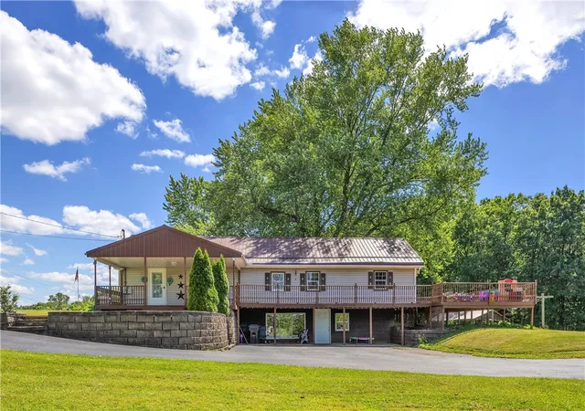 1st image of 1425 Old State Rd, New Castle, PA 16101 | MLS# 1757646