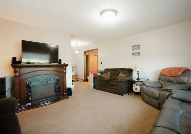 4th image of 1425 Old State Rd, New Castle, PA 16101 | MLS# 1757646