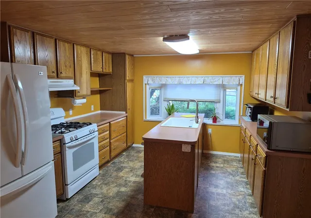 3rd image of 4008 Finleyville Elrama Rd, Finleyville, PA 15332 | MLS# 1757855