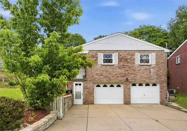 Photo 2 of Single family home for sale at 166 Glenhurst Dr, Verona, PA 15147 | MLS# 1757709 | Listing updated on 2026-07-29