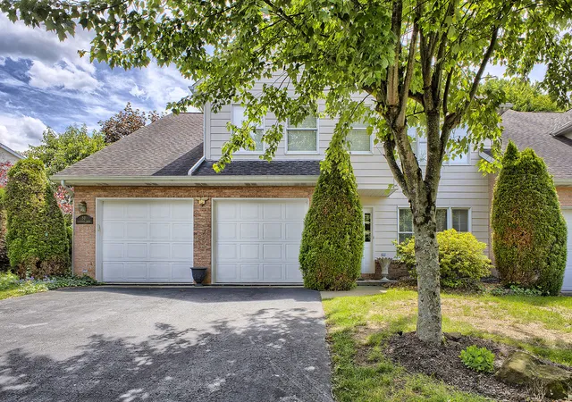 Homes for sale in Hempfield Twp, PA | 50 Lakeridge Dr, Hempfield Twp, PA 15601 | MLS# 1757906