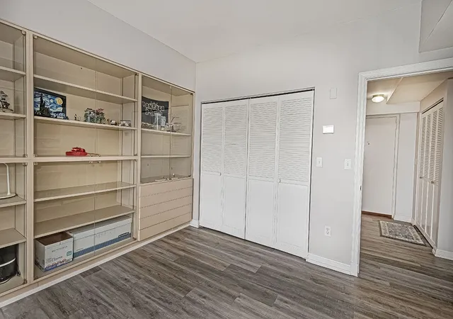 Listing Photo 2 - Condo for sale in building located at 1700 Grandview Ave, East Washington, PA 15211 - Unit #202