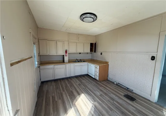 4th image of 501 8Th St, Charleroi, PA 15022 | MLS# 1757920