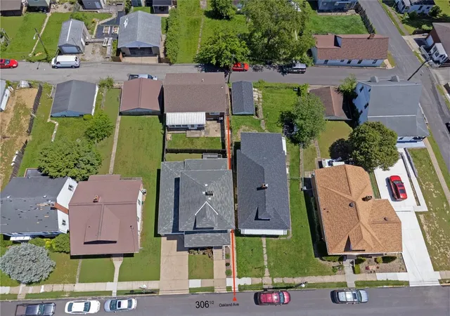 Homes for sale in Charleroi Boro, PA | 306 1/2 Oakland Ave, Charleroi Boro, PA 15022 | MLS# 1757971