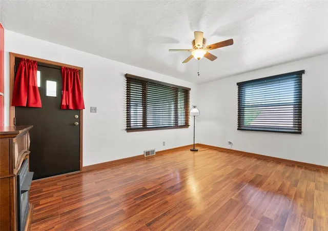Homes for sale in Charleroi Boro, PA | 306 1/2 Oakland Ave, Charleroi Boro, PA 15022 | MLS# 1757971