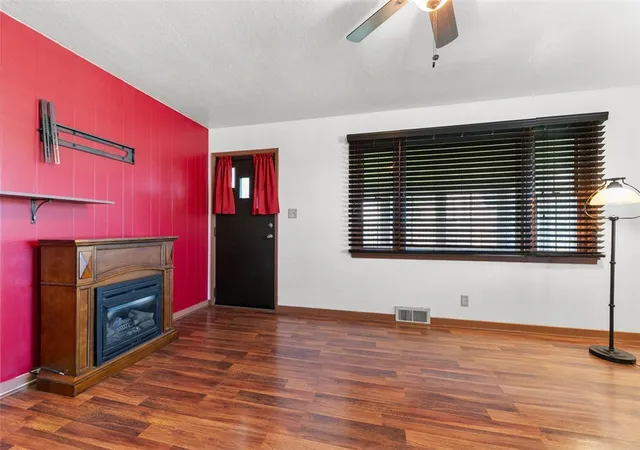 Homes for sale in Charleroi Boro, PA | 306 1/2 Oakland Ave, Charleroi Boro, PA 15022 | MLS# 1757971