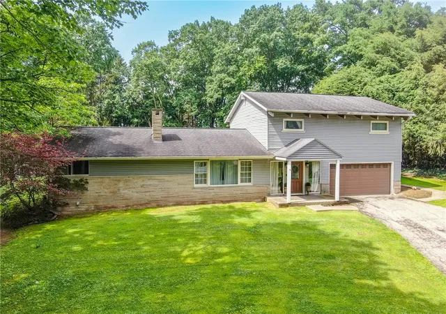 Homes for sale in Center Twp, PA | 468 Cherokee Dr, Center Twp, PA 16001 | MLS# 1757957