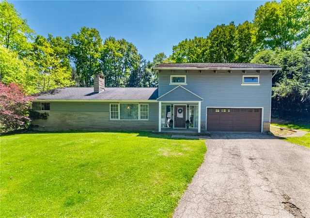 Homes for sale in Center Twp, PA | 468 Cherokee Dr, Center Twp, PA 16001 | MLS# 1757957