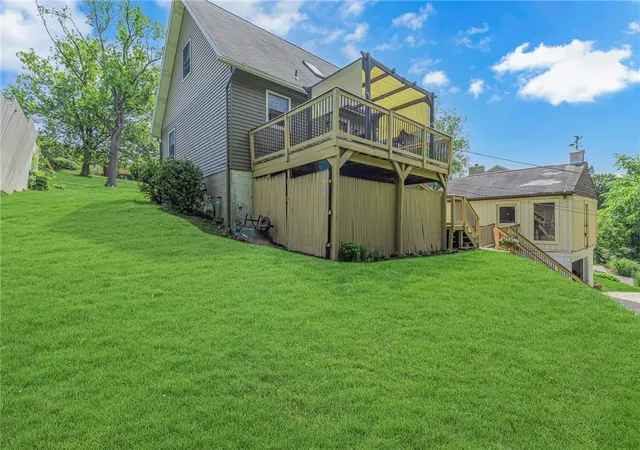 3rd image of 210 Pine Dr, Moon/crescent Twp, PA 15108 | MLS# 1757735