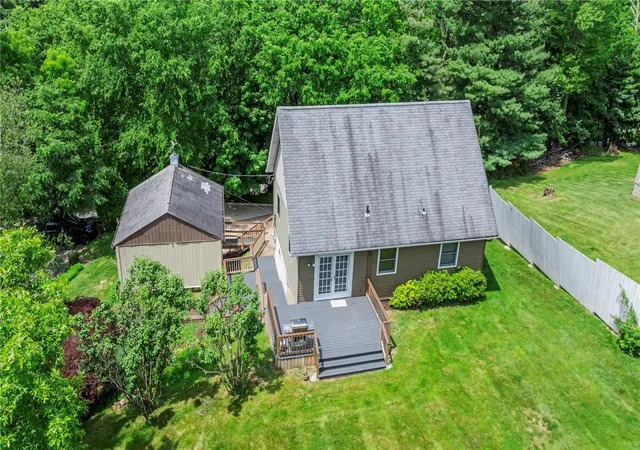 4th image of 210 Pine Dr, Moon/crescent Twp, PA 15108 | MLS# 1757735