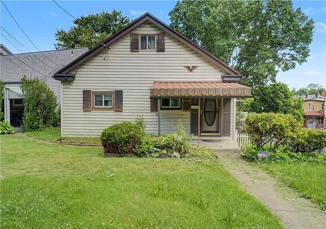 Homes for sale in Mc Kees Rocks, PA | 212 Singer Ave, Mc Kees Rocks, PA 15136 | MLS# 1758066
