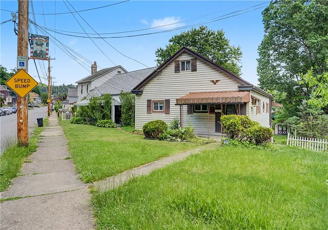 Homes for sale in Mc Kees Rocks, PA | 212 Singer Ave, Mc Kees Rocks, PA 15136 | MLS# 1758066