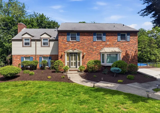 Homes for sale in Ross Twp, PA | 102 Lansdale Ct, Ross Twp, PA 15237 | MLS# 1758085