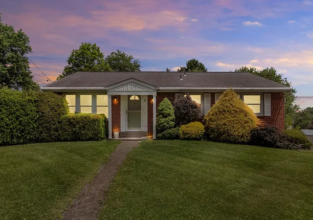 Homes for sale in Hempfield Twp, PA | 5 Shawnee Dr, Hempfield Twp, PA 15601 | MLS# 1757845