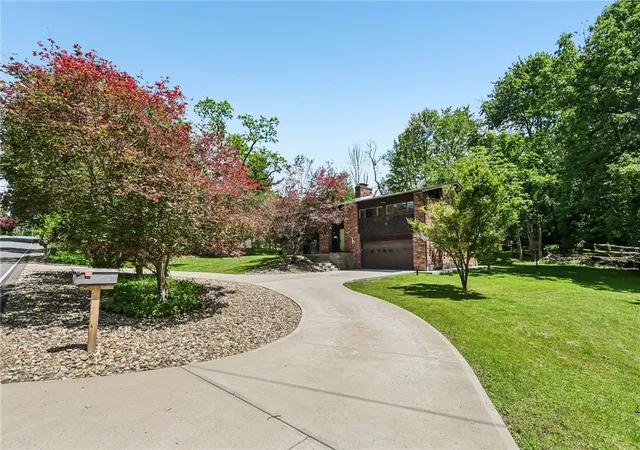 3rd image of 2772 Clearview Road, Hampton, PA 15101 | MLS# 1757516