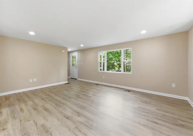 Photo 5 of Single family home for sale at 162 Foxwood Rd, Coraopolis, PA 15108 | MLS# 1757852 | Listing updated on 2026-07-23