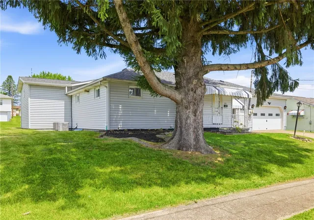 Photo 3 of Single family home for sale at 1003 Hazel St, New Castle, PA 16101 | MLS# 1757458 | Listing updated on 2026-06-23