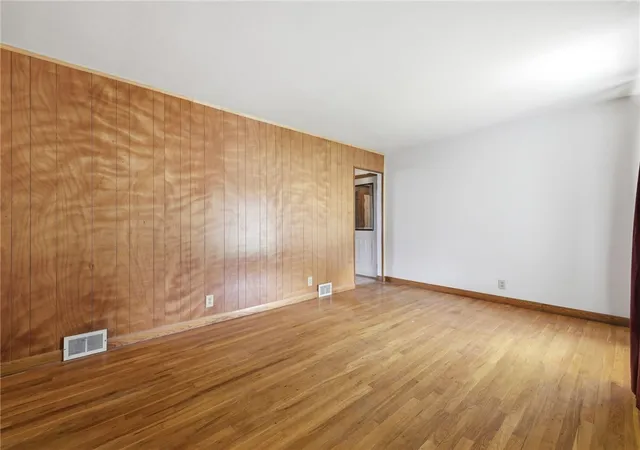Photo 4 of Single family home for sale at 1003 Hazel St, New Castle, PA 16101 | MLS# 1757458 | Listing updated on 2026-06-23